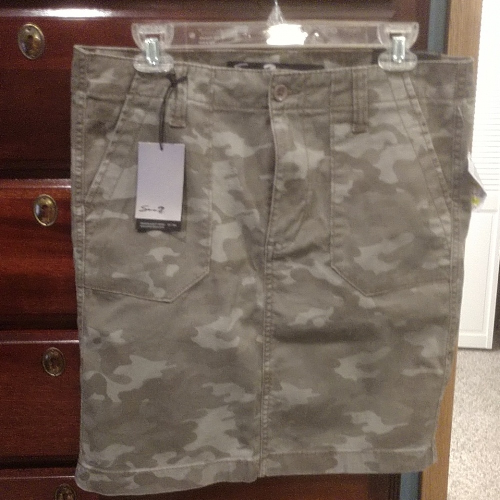Camo skirt